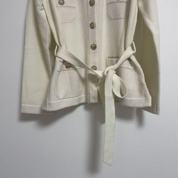 CHANEL Off-White Multi-Pocket Tie-Front Knit Cardigan: A timelessly elegant Fren - Picture 4 of 12